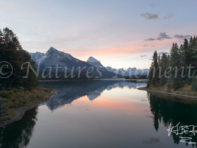 Maligne Lake - Magnificient Mountain Reflection at Sunrise